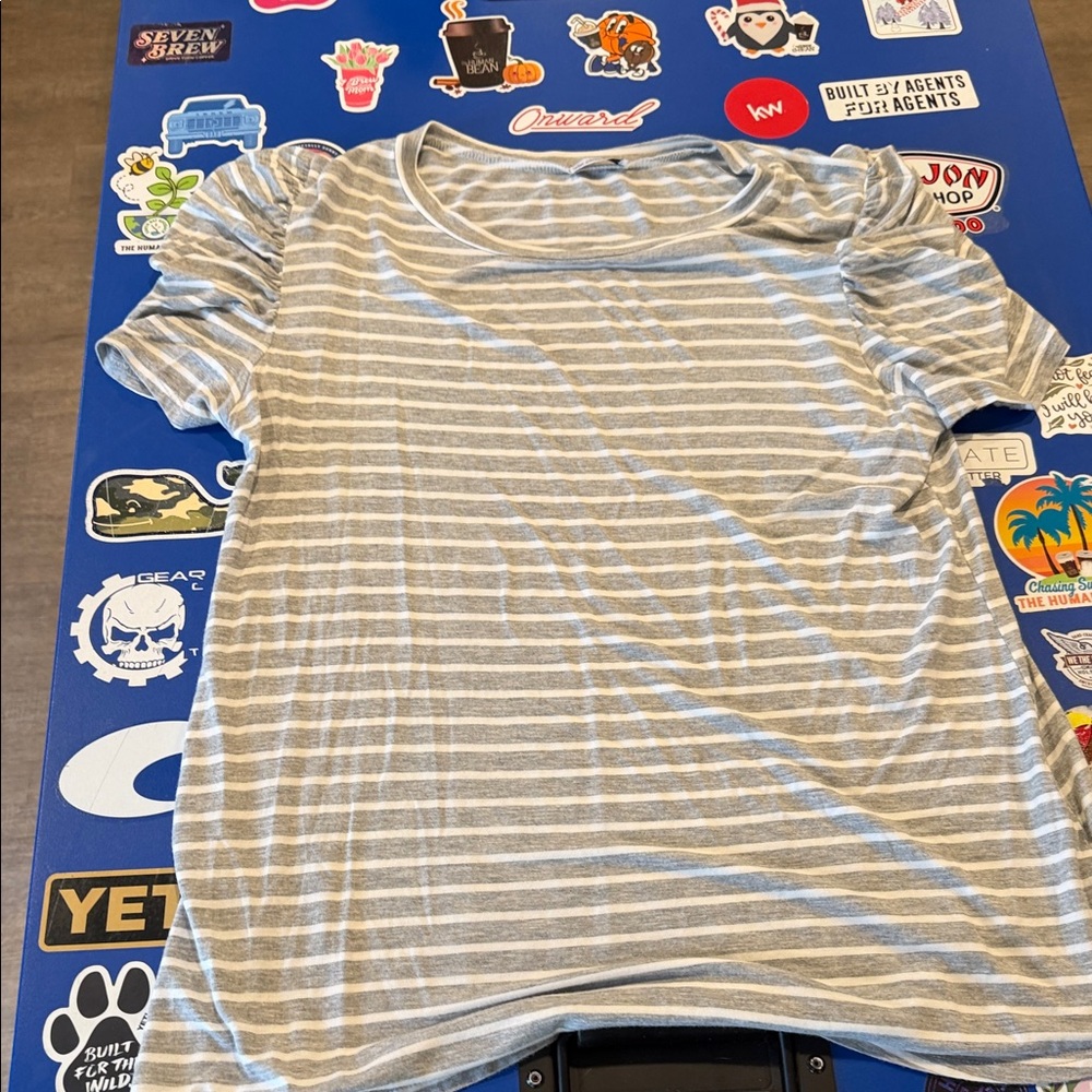 Women’s L Gray and White Top